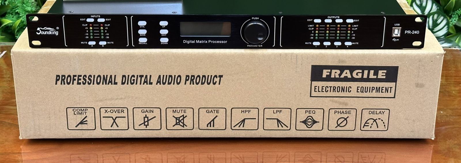 Controller 2 in 4 out Soundking PR-240